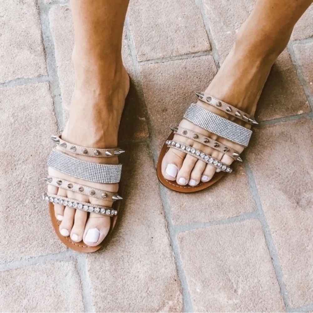 Steve Madden Lindy Natural Multi Spiked Rhinestone Strappy Edgy Flat Sandals 9